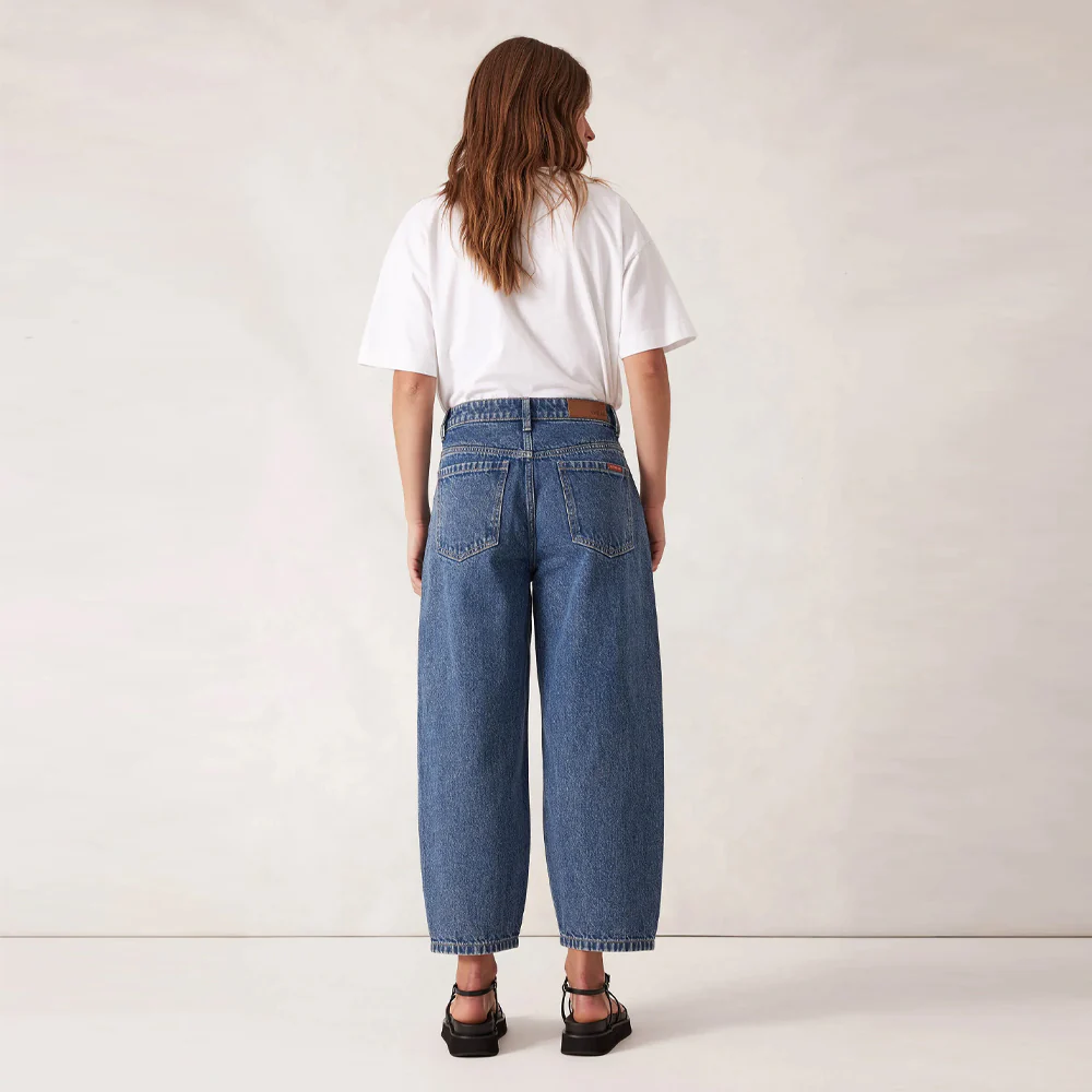Maggie Tapered Barrel Jean - Fresh Indigo - Image 3